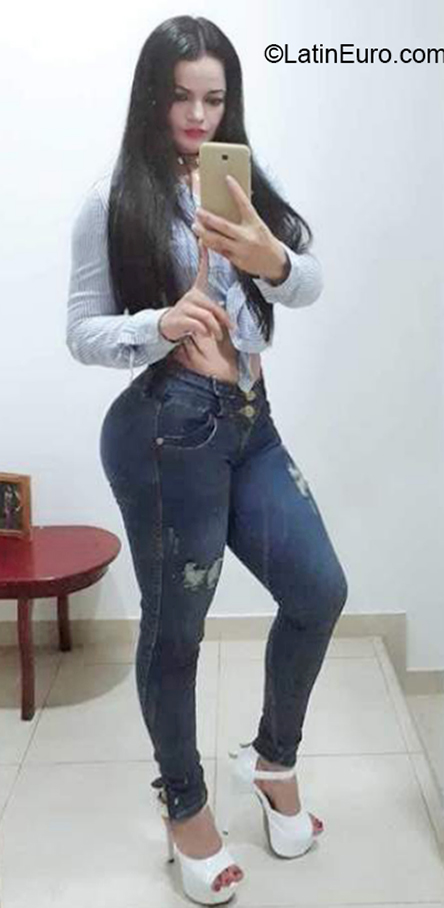 Date this tall Colombia girl Aura from Palmira CO30181