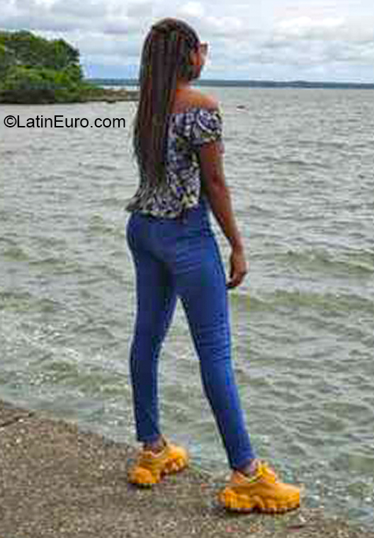 Date this nice looking Colombia girl Mar from Cali CO30841