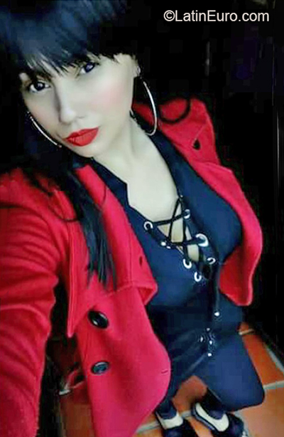Date this foxy Venezuela girl Lorena Mndez from Caracas VE3892