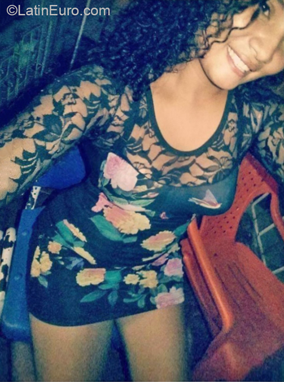 Date this pretty Colombia girl Eliana from Barranquilla CO30033