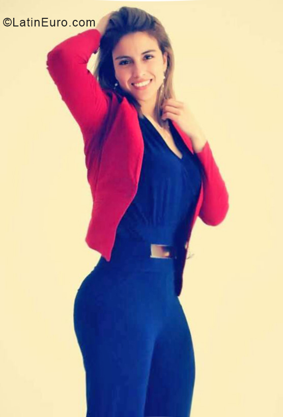 Date this attractive Colombia girl Luz Elena from Bogota CO30146
