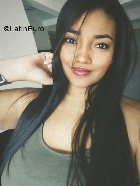 Date this beautiful Colombia girl Desireth from Sabaneta CO30153