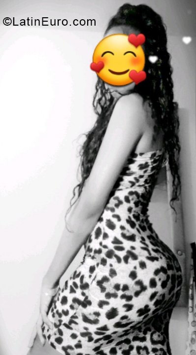 Date this foxy Colombia girl Dariana from Cali CO30195