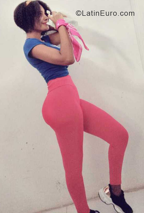 Date this young Ecuador girl Lorena from Guayaquil EC803