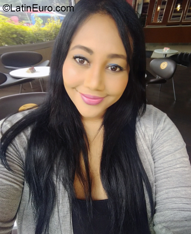 Date this voluptuous Colombia girl Lorelay from Bogota CO30251