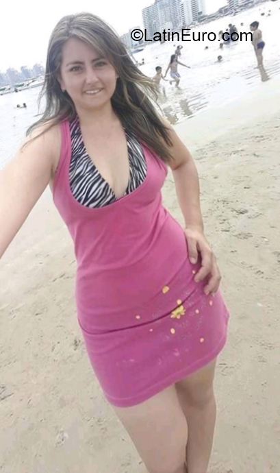 Date this lovely Ecuador girl Sharoon from Guayaquil EC807