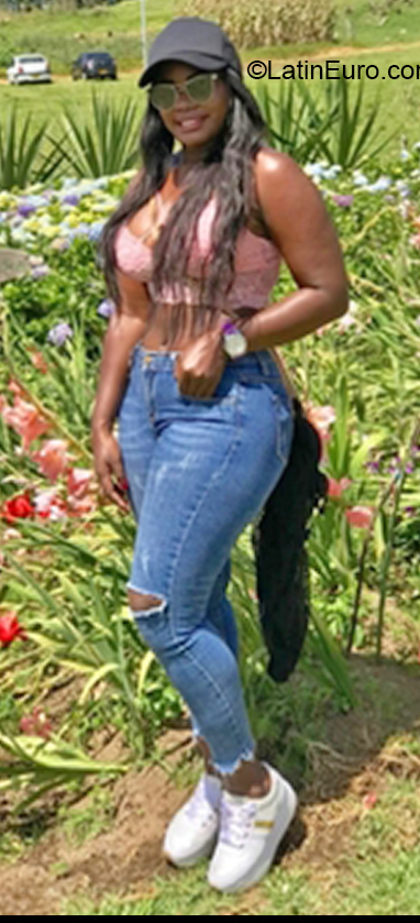 Date this nice looking Colombia girl Victoria from Medellín CO30278