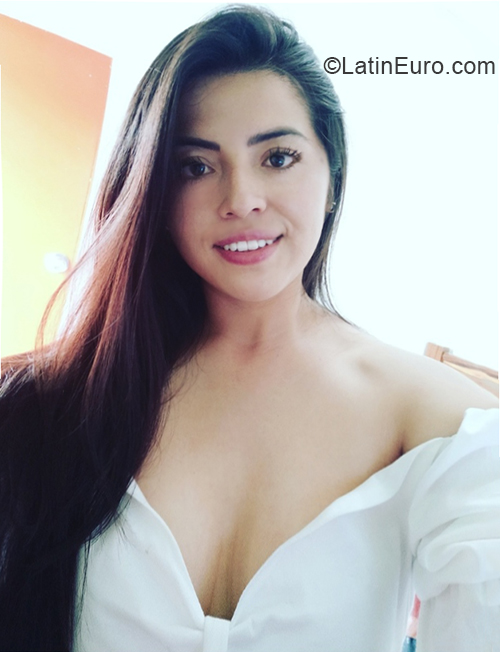 Date this gorgeous Colombia girl Paola from Bogota CO30299