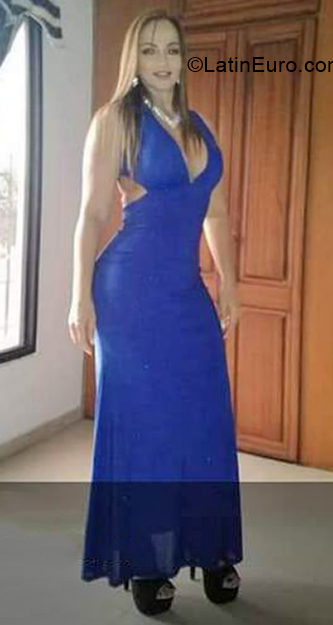 Date this sultry Colombia girl Claudia patrici from Cali CO30445