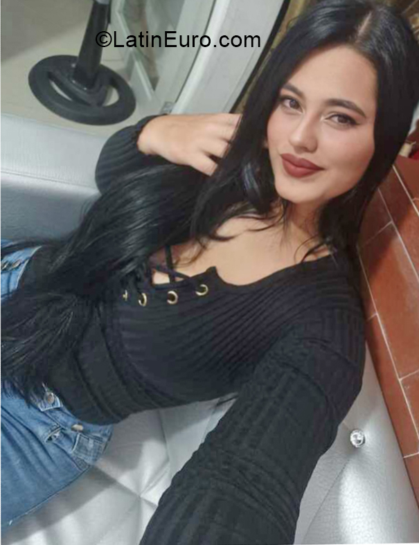Date this athletic Colombia girl Sharoon from Cali CO30447