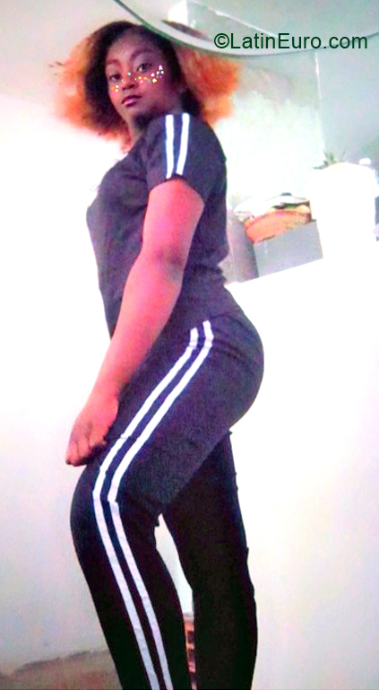 Date this happy Colombia girl Camila from Bogota CO30451