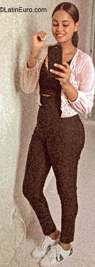 Date this attractive Dominican Republic girl Loren from Santo Domingo DO39993