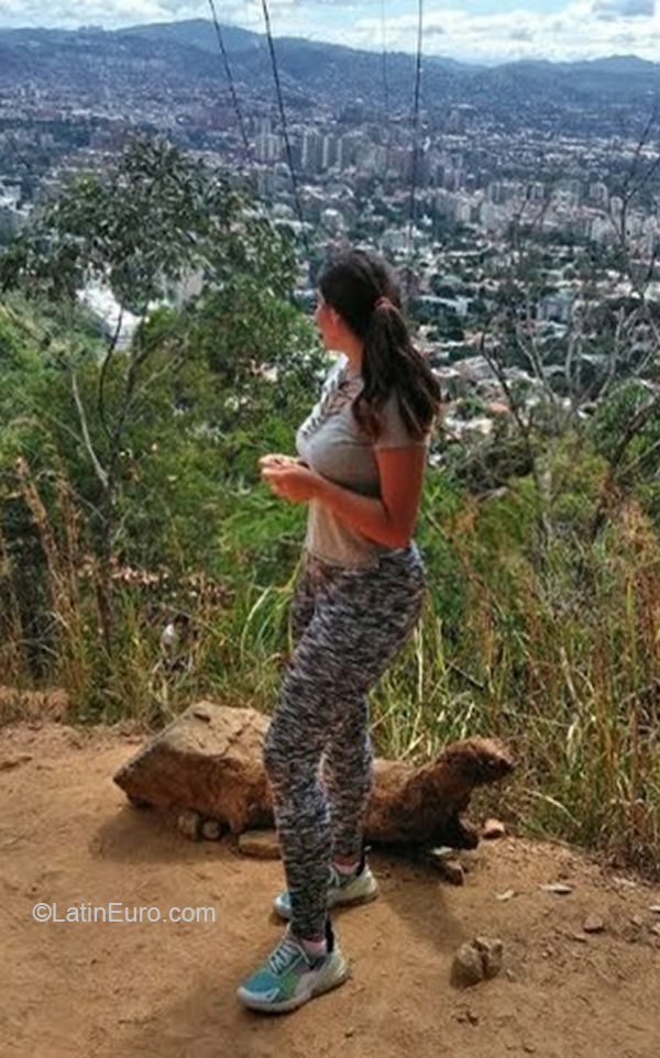 Date this lovely Venezuela girl Angie from Caracas VE3995
