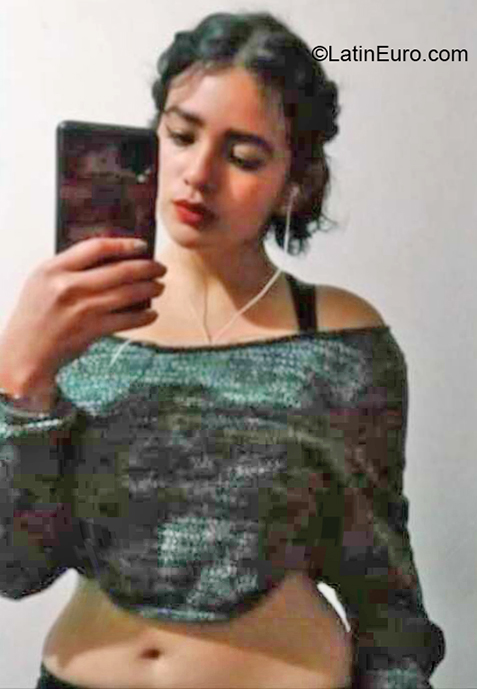 Date this attractive Colombia girl Samanta from Bogota CO30570