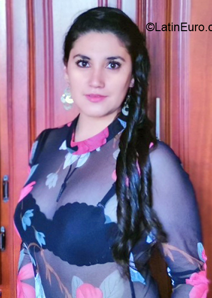 Date this lovely Ecuador girl Yoli from Quito EC835