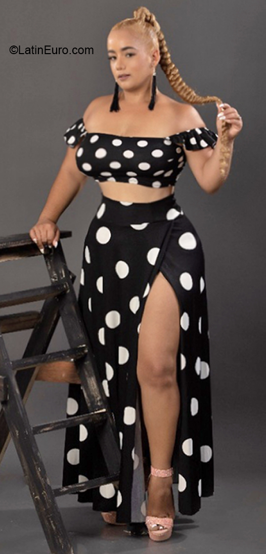 Date this voluptuous Dominican Republic girl Massiel from Puerto Plata DO40022