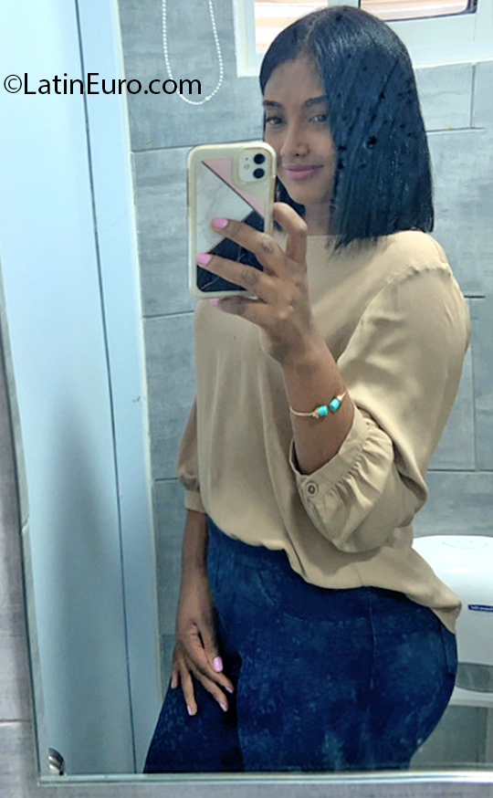 Date this tall Dominican Republic girl Yismel from Santo Domingo DO40038