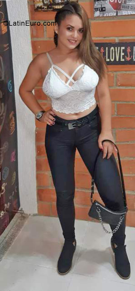 Date this delightful Colombia girl Karoll from Cali CO30624
