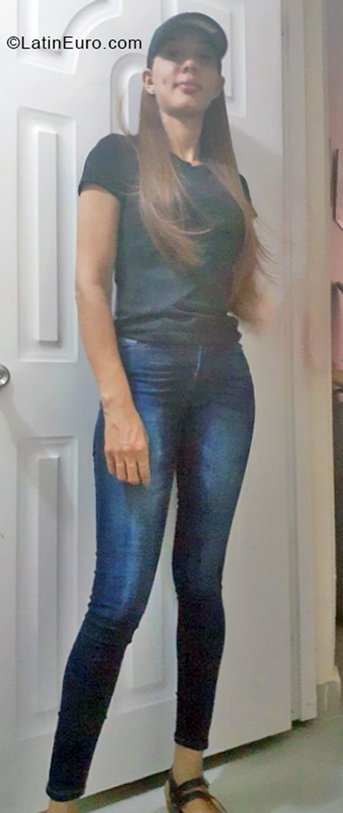 Date this hot Dominican Republic girl Yanira from Santo Domingo DO40049