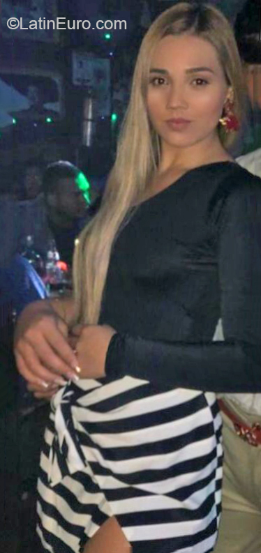 Date this tall Colombia girl Laura from Medellín CO30655