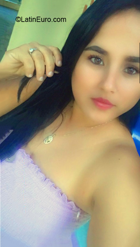 Date this tall Dominican Republic girl Madelyne from Santiago DO40070