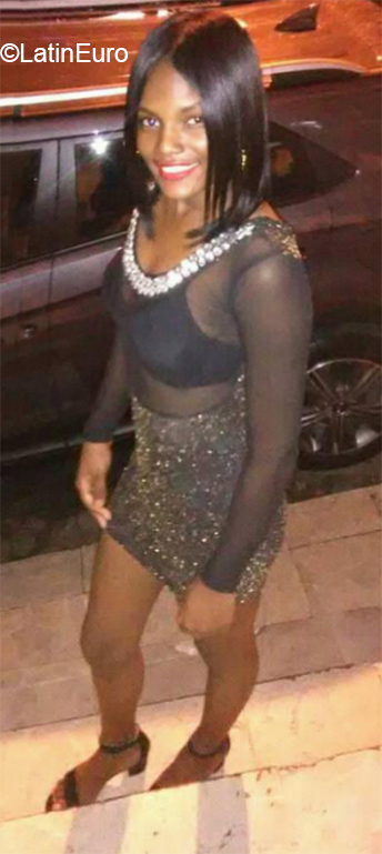 Date this sultry Dominican Republic girl Yia from Santo Domingo DO40223