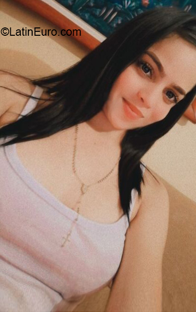 Date this attractive Venezuela girl Danna from Venezuela VE4016