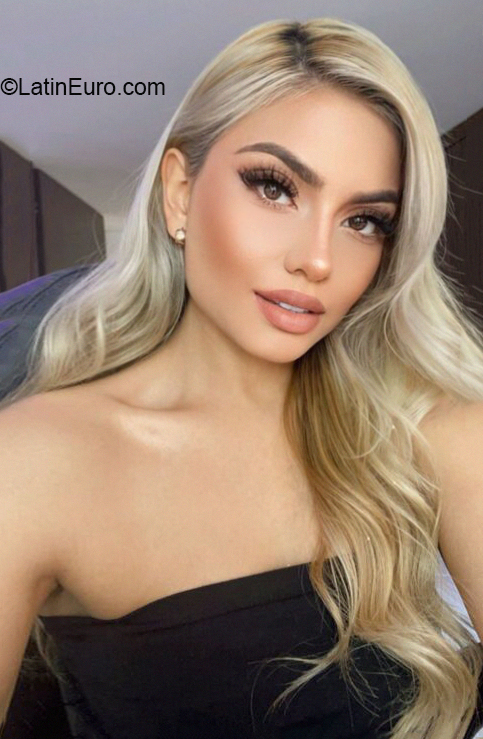 Date this sensual Colombia girl Natalia from Bogota CO30673