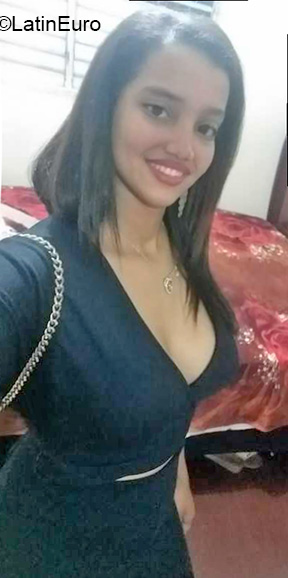 Date this funny Dominican Republic girl Darelis from Santo Domingo DO40099