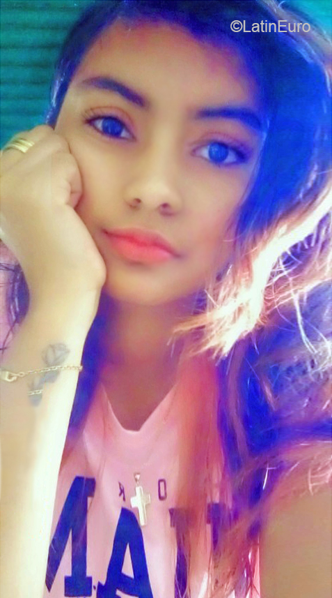 Date this beautiful Venezuela girl Alejandra from Valencia VE4025