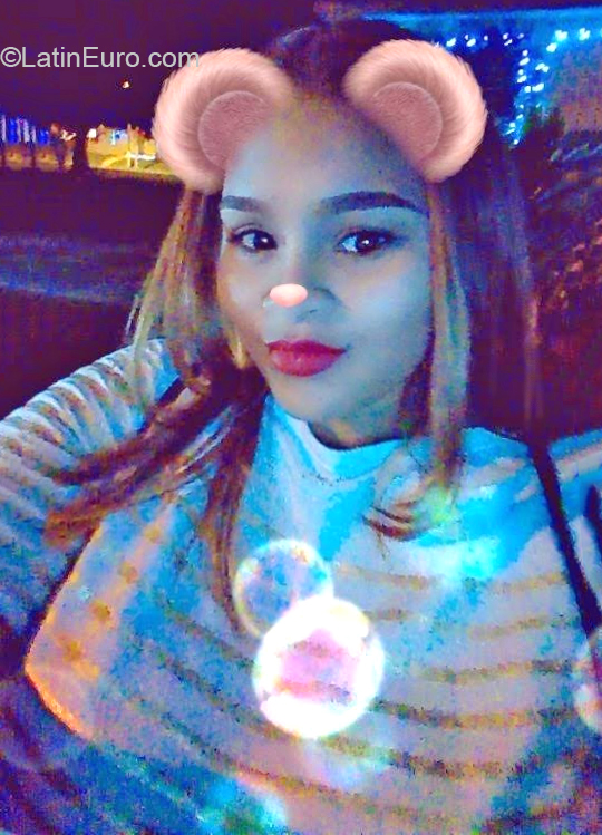 Date this attractive Dominican Republic girl Carolyn from Santo Domingo DO40110