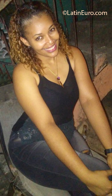 Date this stunning Dominican Republic girl Ana Lucia from Santo Domingo DO40582