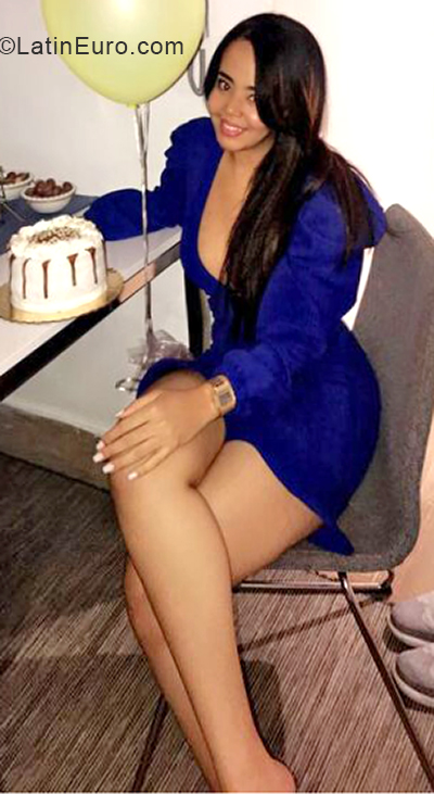 Date this voluptuous Dominican Republic girl Lys from Santo Domingo DO40135