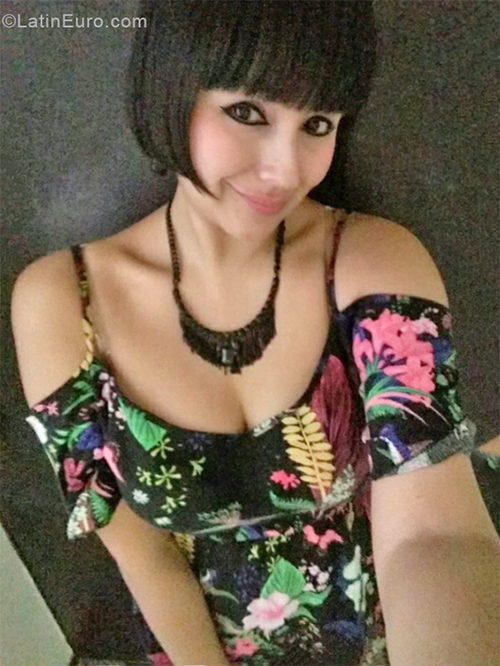 Date this lovely Argentina girl Pim from Buenos Aires AR784