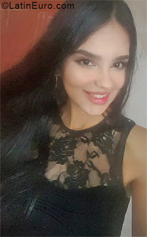 Date this stunning Venezuela girl Karmen from Merida VE4178