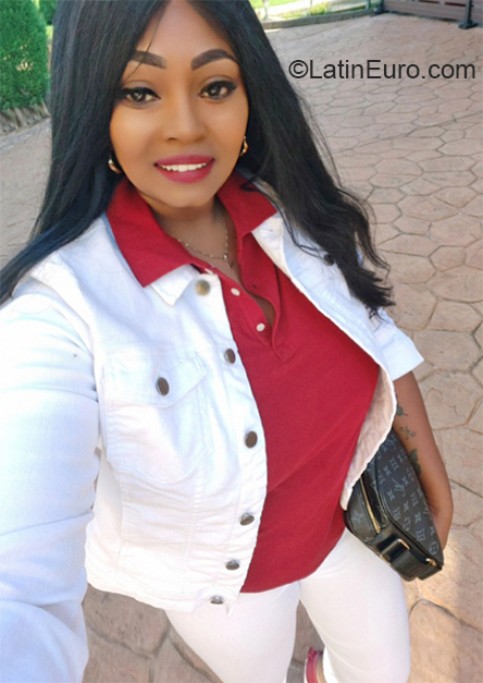 Date this happy Spain girl Lucia from Barcelona ES649