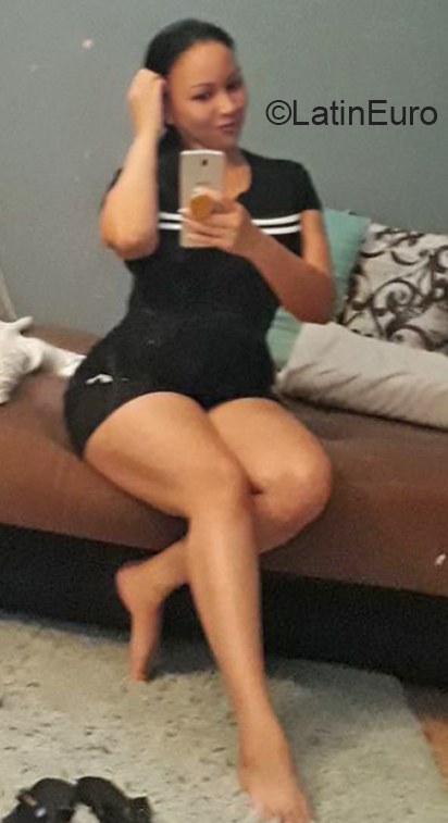 Date this pretty Dominican Republic girl Anny from Santo Domingo DO40147