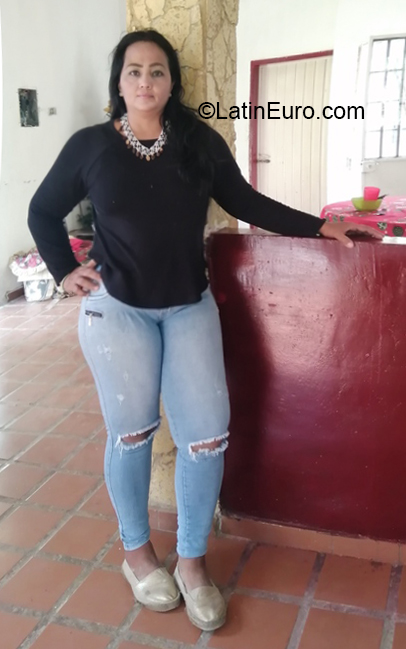 Date this nice looking Venezuela girl Lachina from Barquisimeto VE4046