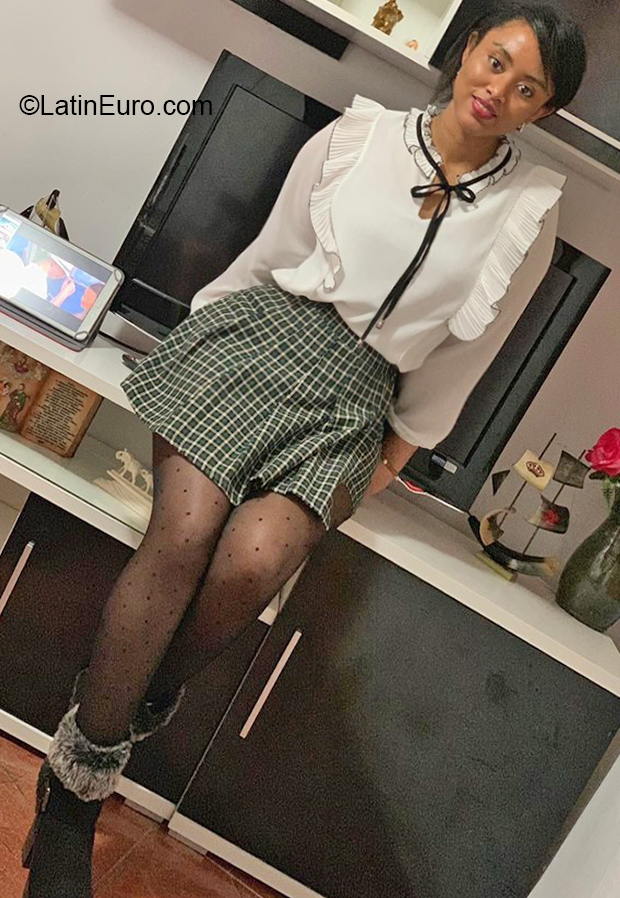 Date this beautiful Spain girl Luca from Madrid ES652