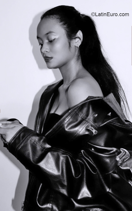 Date this nice looking Colombia girl Cristina from Bogota CO30762