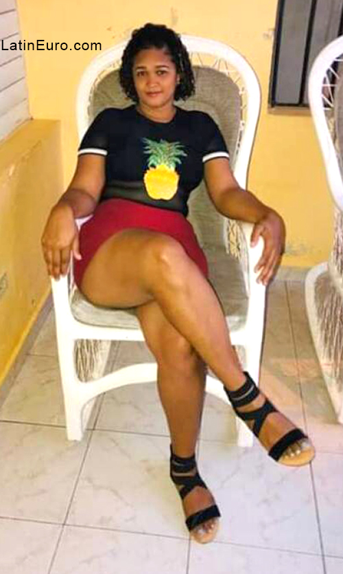 Date this foxy Dominican Republic girl Maria from Santo Domingo DO40177