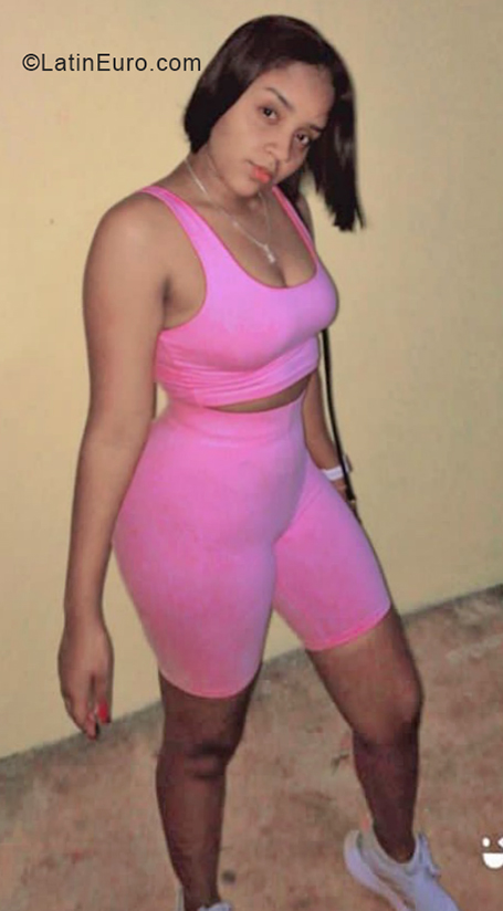 Date this delightful Dominican Republic girl Heily from Santo Domingo DO40181