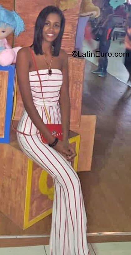 Date this georgeous Dominican Republic girl Esras from Santo Domingo DO40191