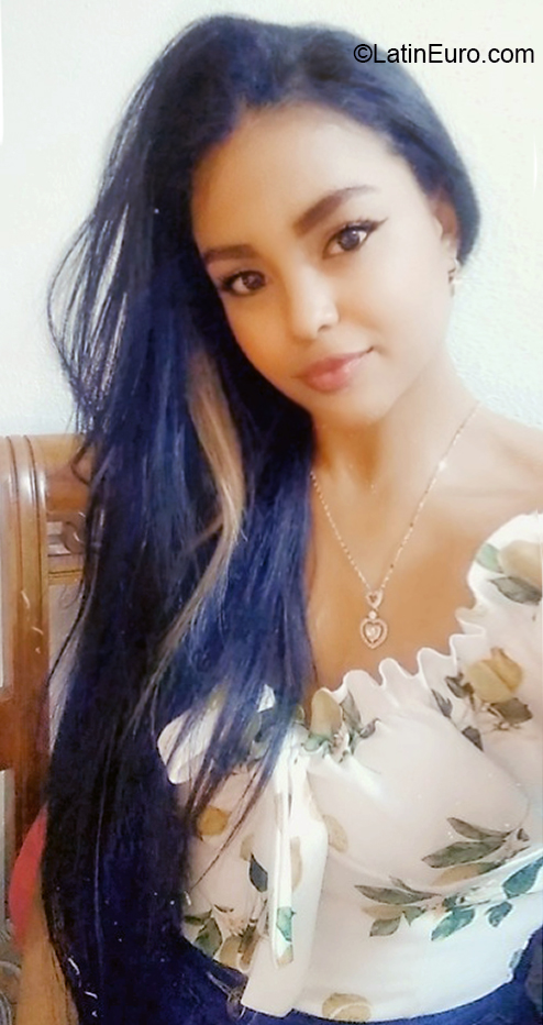 Date this athletic Venezuela girl Esmeralda from Caracas VE4158