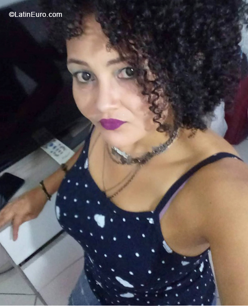 Date this attractive Brazil girl Ana Claudia from Ilheus BR11466