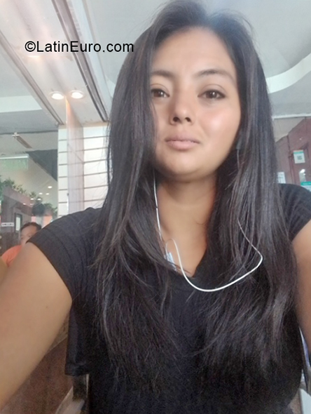 Date this georgeous Argentina girl Neyde from Cordoba AR803