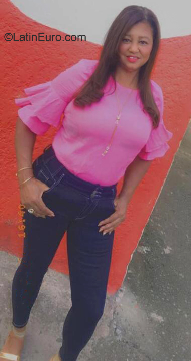 Date this sensual Dominican Republic girl Belqui from San Francisco Macoris DO40290