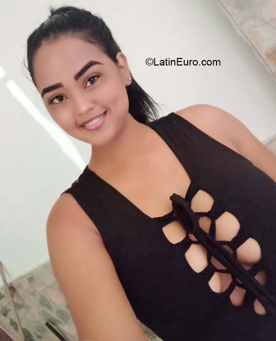 Date this voluptuous Venezuela girl Ferna from Valencia VE4094