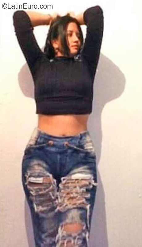 Date this foxy Colombia girl Yezy from Cali CO30988