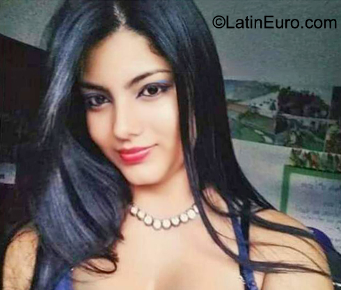 Date this attractive Colombia girl JULIETTA from cali CO31618
